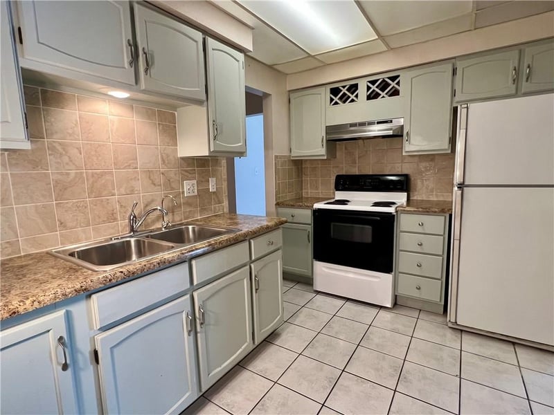 10120 96th St #A, Overland Park, KS 66212