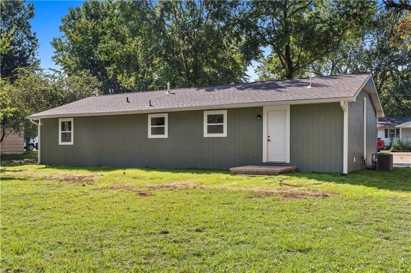 1202 E 11th St, Lamar, MO 64759