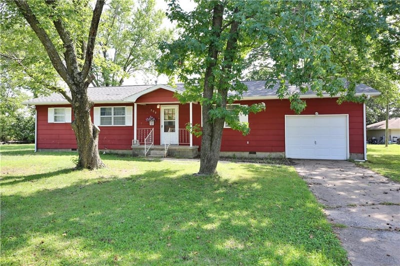 309 25th St, Baxter Springs, KS 66713