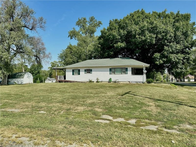 2205 Chicago St, Trenton, MO 64683