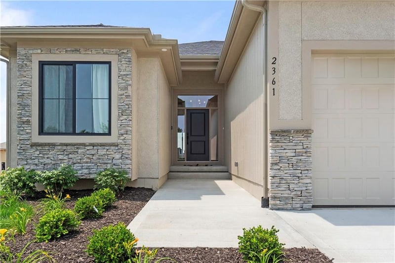 27603 128th Ct, Lee's Summit, MO 64086