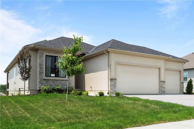 27603 128th Ct, Lee's Summit, MO 64086