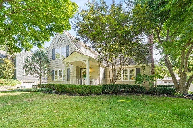 5419 Mohawk Ln, Fairway, KS 66205