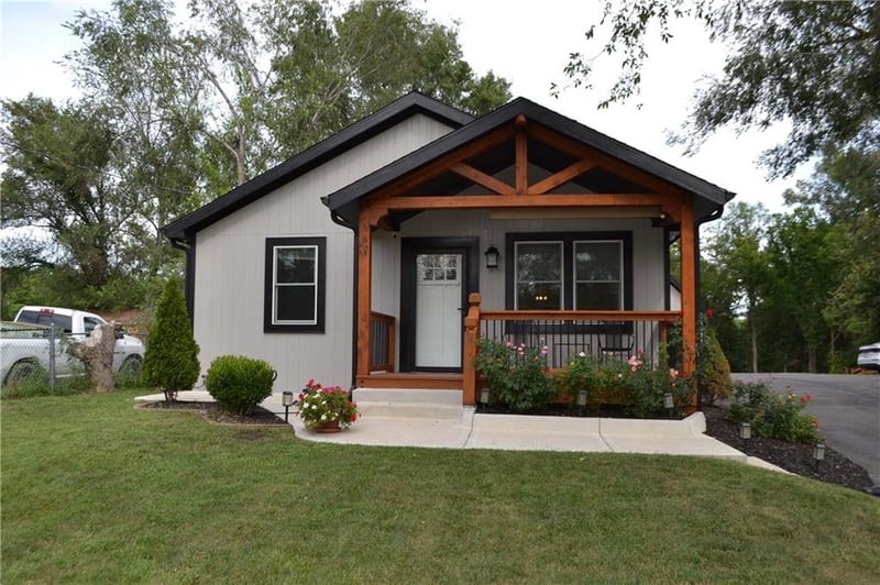 1825 S 94th St, Kansas City, KS 66111