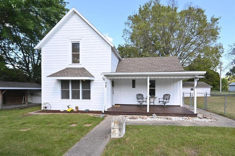 32 Mill St, Dearborn, MO 64439