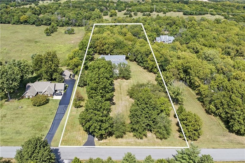 8270 W 172nd Ter, Overland Park, KS 66085
