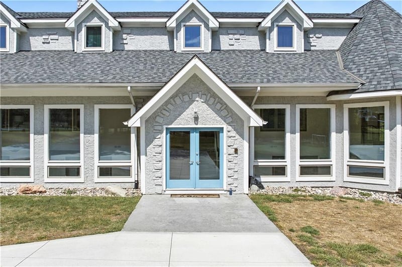8270 W 172nd Ter, Overland Park, KS 66085