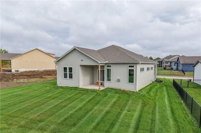 4528 SW Berkshire Dr, Lee's Summit, MO 64083