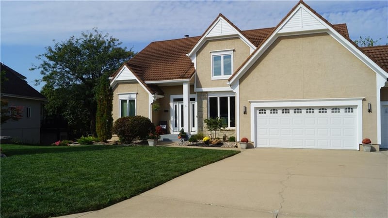 6122 Upperwood Rd, Lee's Summit, MO 64064