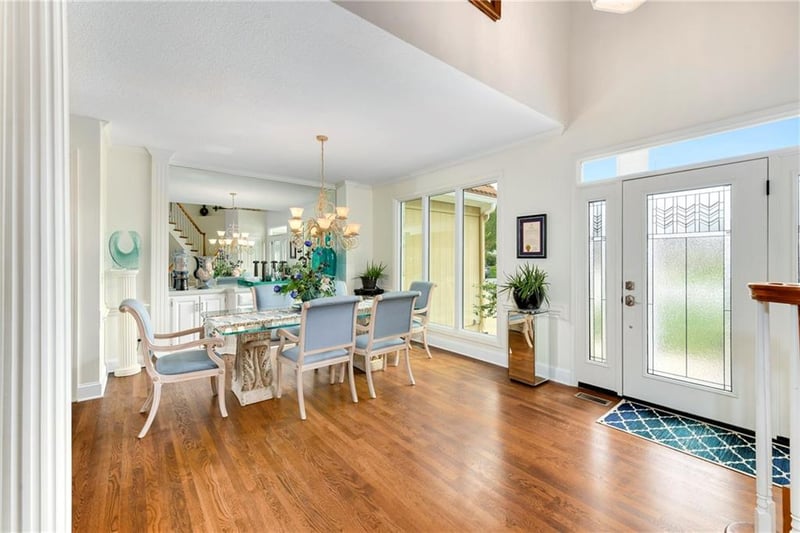 6122 Upperwood Rd, Lee's Summit, MO 64064