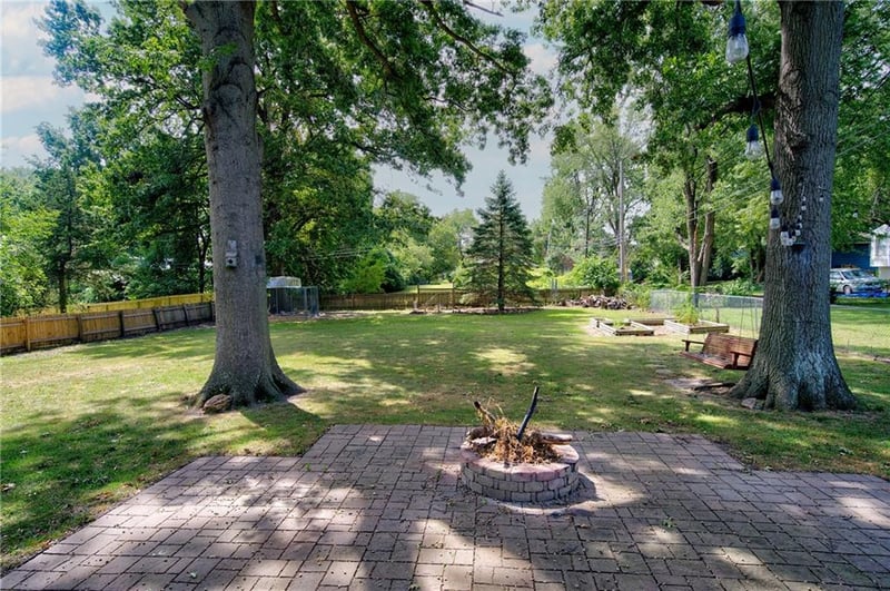 605 5th St, Lee's Summit, MO 64063