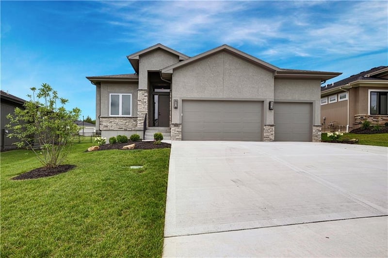 9836 Shady Bend Rd, Lenexa, KS 66227