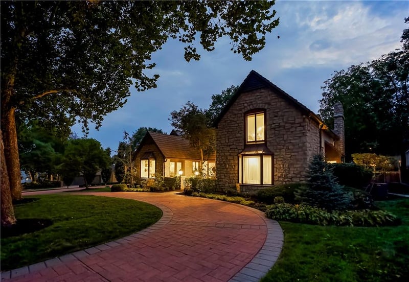 4969 W 88th St, Prairie Village, KS 66207