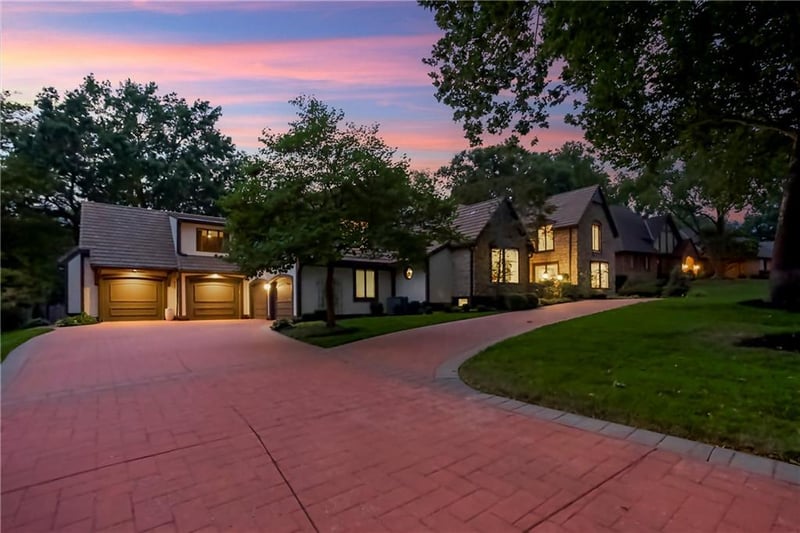 4969 W 88th St, Prairie Village, KS 66207