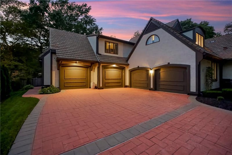 4969 W 88th St, Prairie Village, KS 66207