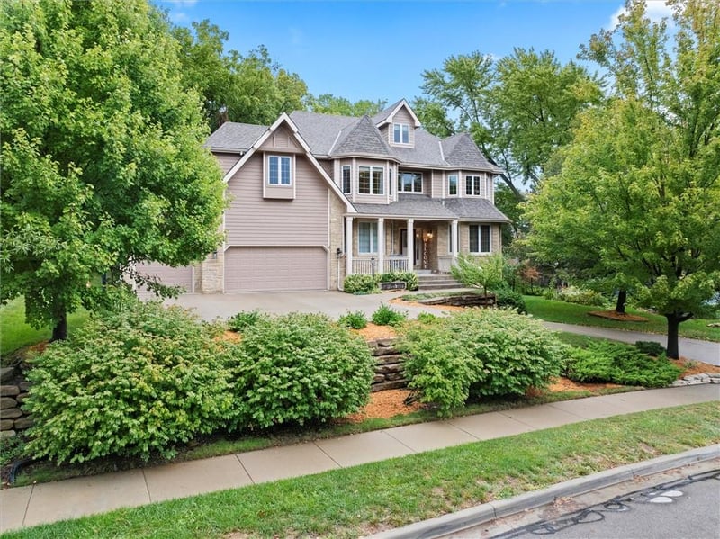 5204 Fox Chase Dr, Lawrence, KS 66049