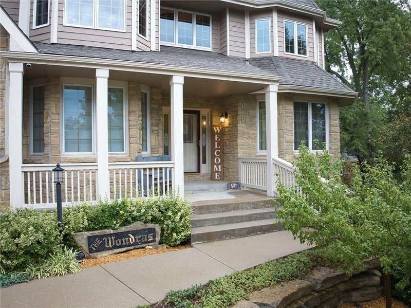 5204 Fox Chase Dr, Lawrence, KS 66049