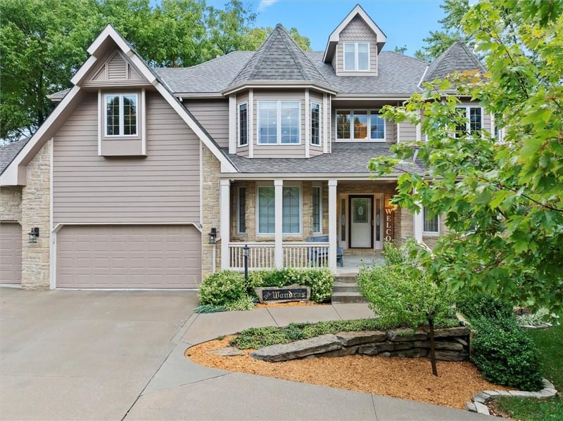 5204 Fox Chase Dr, Lawrence, KS 66049