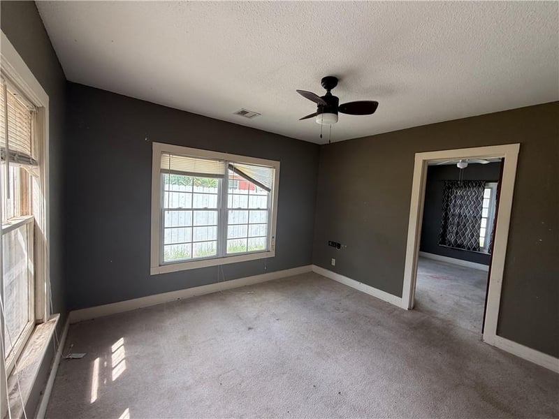 206 First St, Garden City, KS 67846