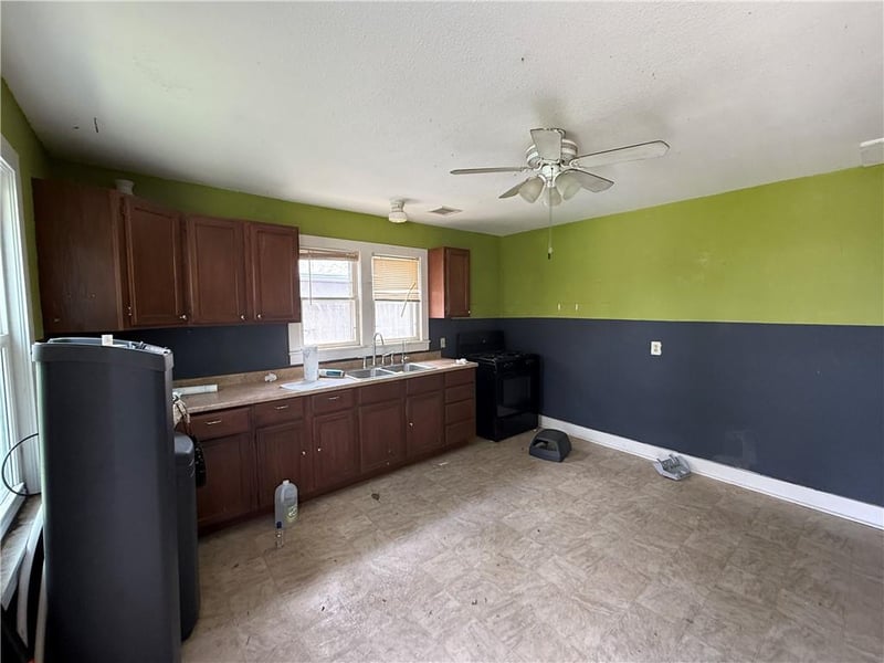 206 First St, Garden City, KS 67846