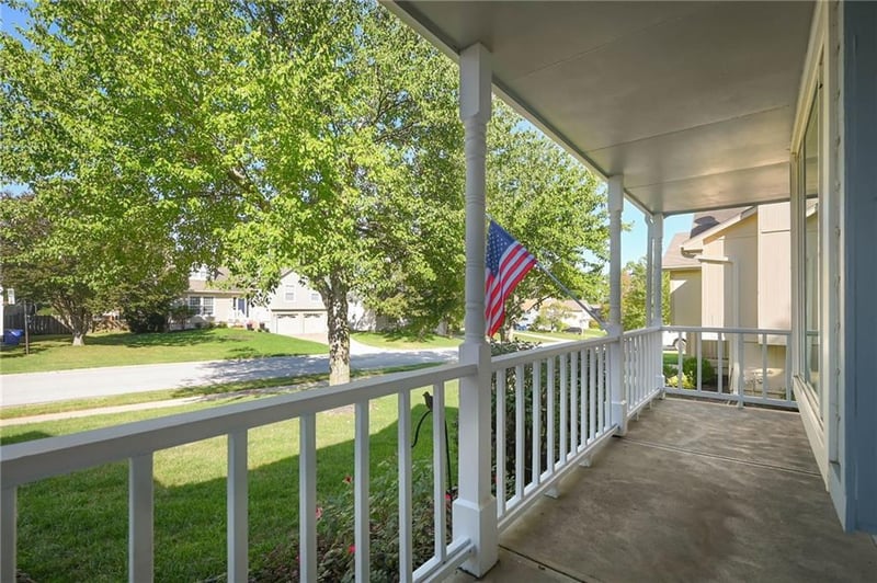 801 Bryant Dr, Lee's Summit, MO 64086