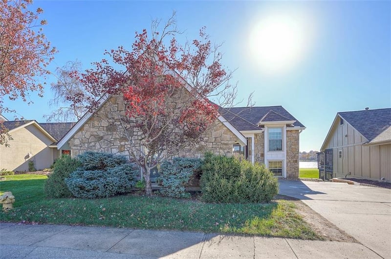 4910 Pebble Beach St, Lee's Summit, MO 64064