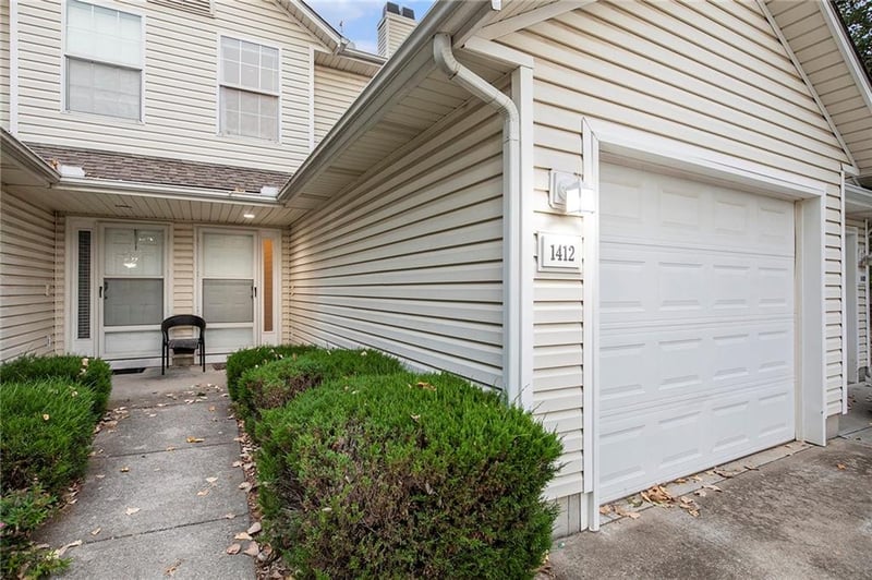 1412 Lexington Ave, Lee's Summit, MO 64081
