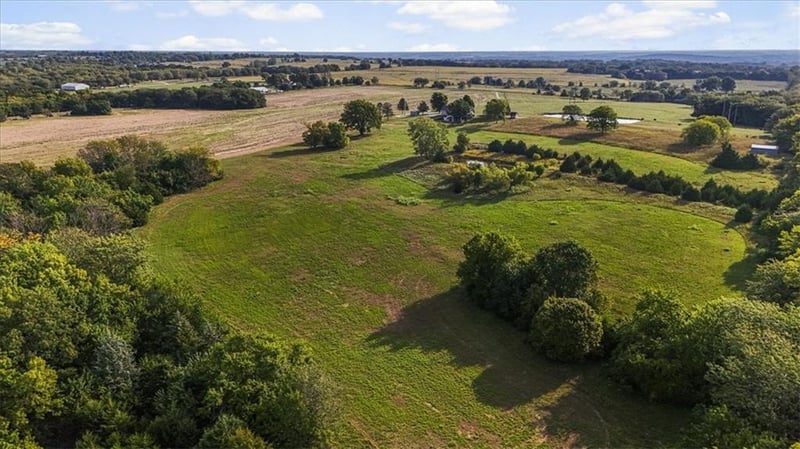29300 Victory Rd, Paola, KS 66071