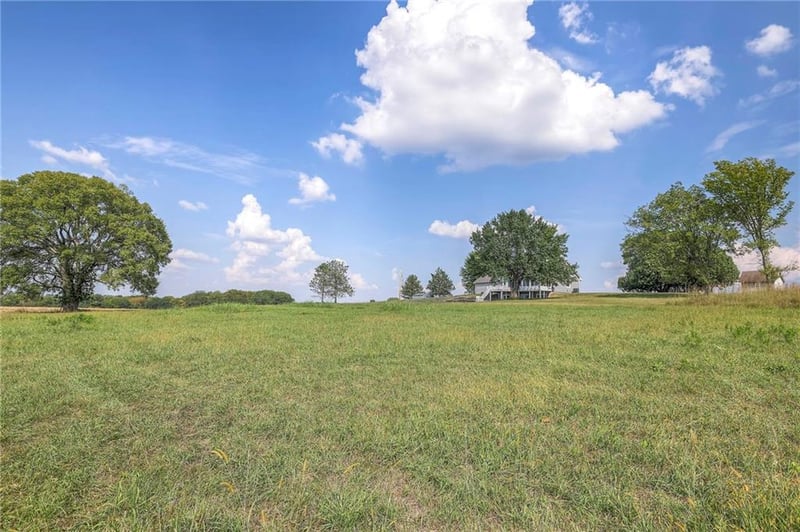 29300 Victory Rd, Paola, KS 66071
