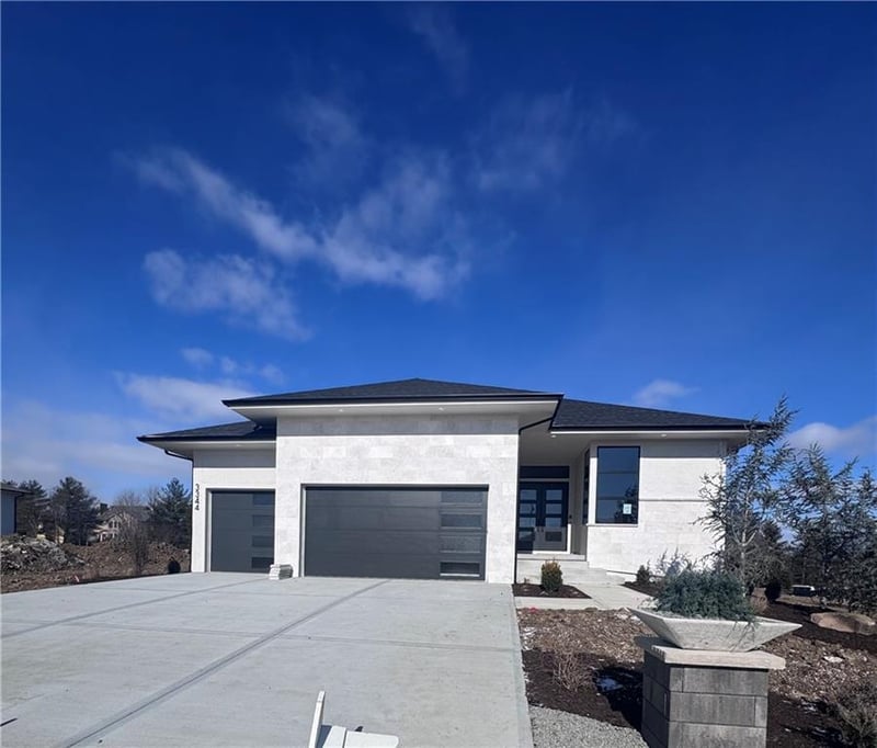 3344 133rd Ter, Leawood, KS 66209
