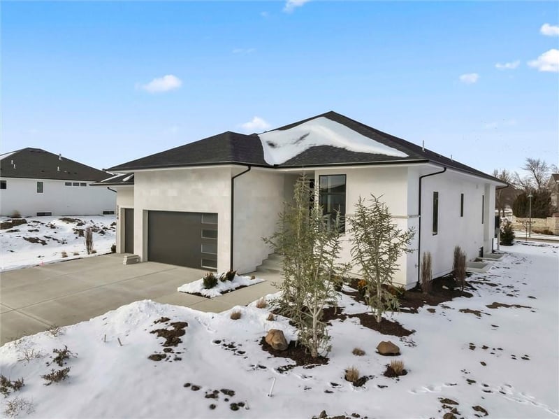 3344 133rd Ter, Leawood, KS 66209