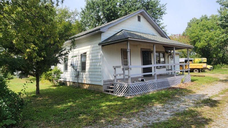 803 Country Rd, Columbus, KS 66725