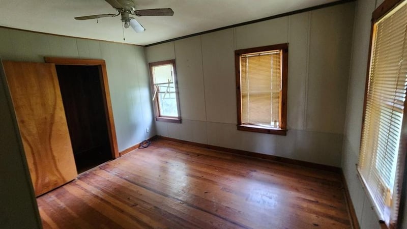 803 Country Rd, Columbus, KS 66725