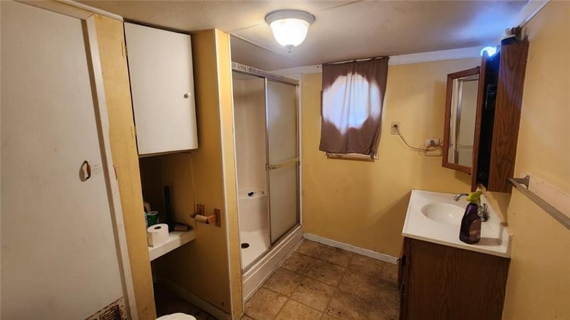 803 Country Rd, Columbus, KS 66725