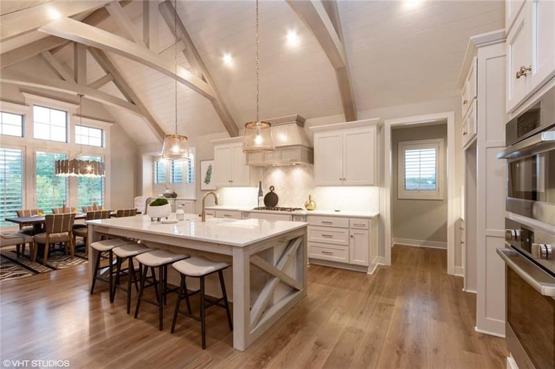 17016 Parkhill St, Overland Park, KS 66221