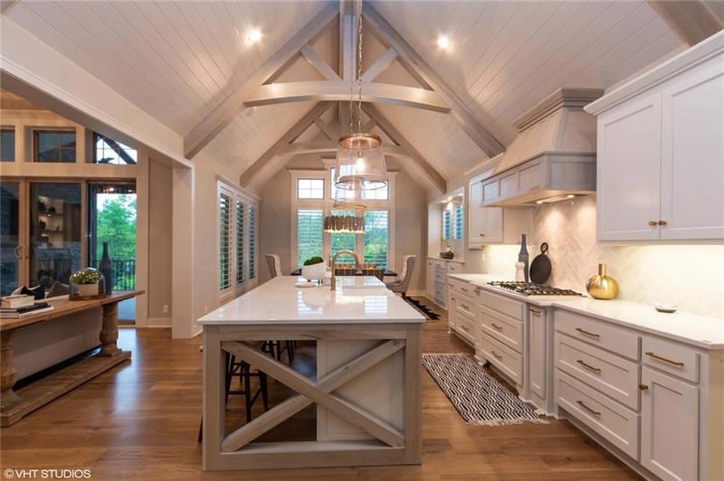 17016 Parkhill St, Overland Park, KS 66221