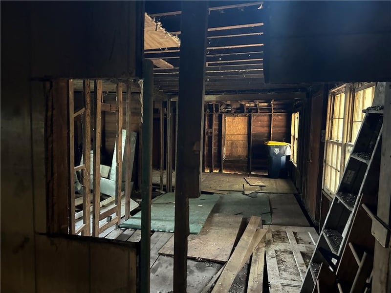 208 81st Ter, Kansas City, MO 64114