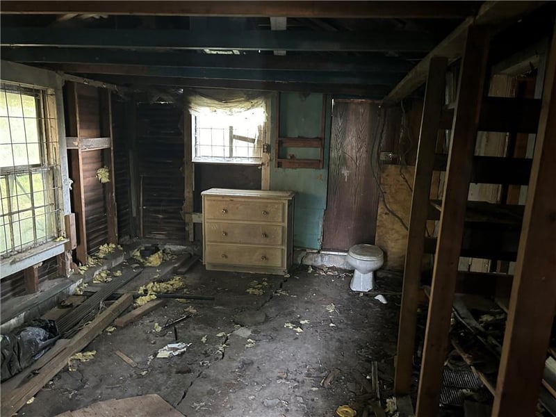 208 81st Ter, Kansas City, MO 64114