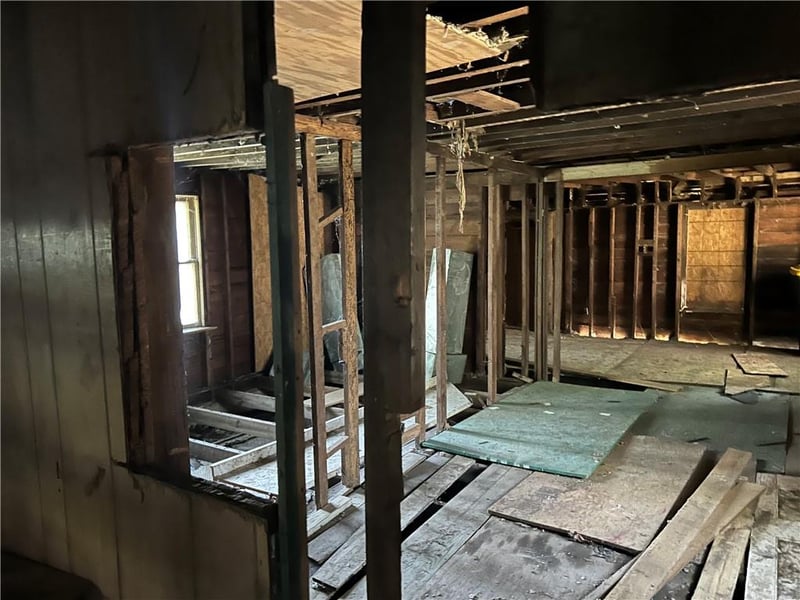 208 81st Ter, Kansas City, MO 64114