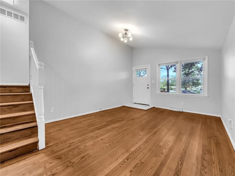 701 88th Ter, Kansas City, MO 65155