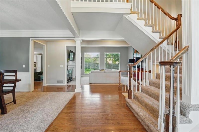 5323 NW 60th St, Kansas City, MO 64151