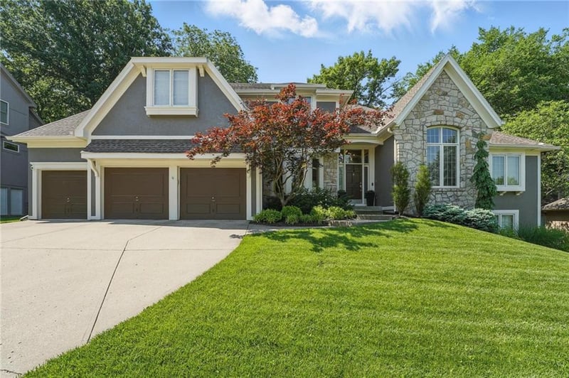 5323 NW 60th St, Kansas City, MO 64151