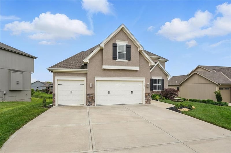 7611 N Adrian Ave, Kansas City, MO 64151