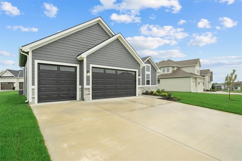 14601 Aspen Cir, Basehor, KS 66007