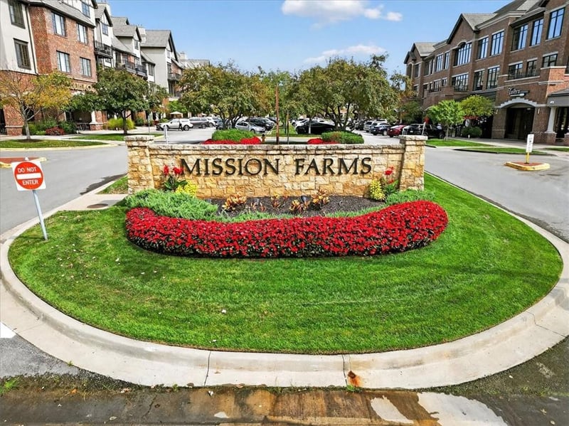 10511 Mission Rd #207, Leawood, KS 66206