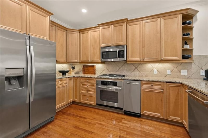 10511 Mission Rd #207, Leawood, KS 66206