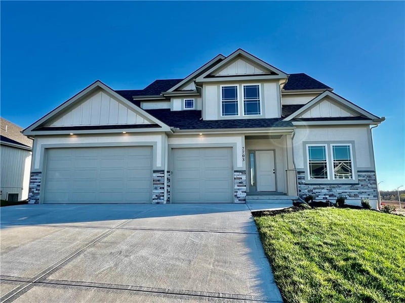 2189 Heritage Ct, Liberty, MO 64068