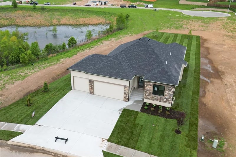 8005 Se Hoot Owl St, Blue Springs, MO 64014