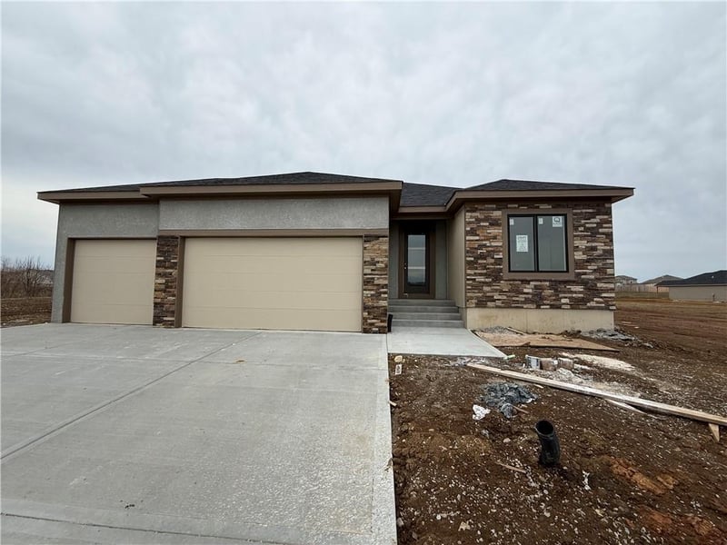 8005 Se Hoot Owl St, Blue Springs, MO 64014