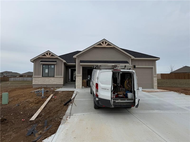 620 Jensen Ct, Blue Springs, MO 64014